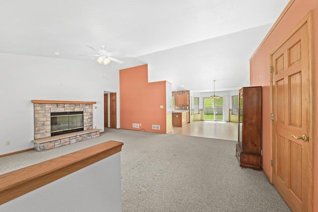 1271 Orchard CIRCLE, Oconomowoc, WI 53066