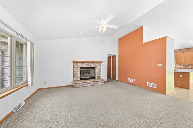 1271 Orchard CIRCLE, Oconomowoc, WI 53066