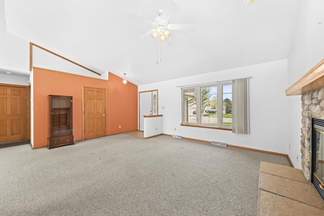 1271 Orchard CIRCLE, Oconomowoc, WI 53066