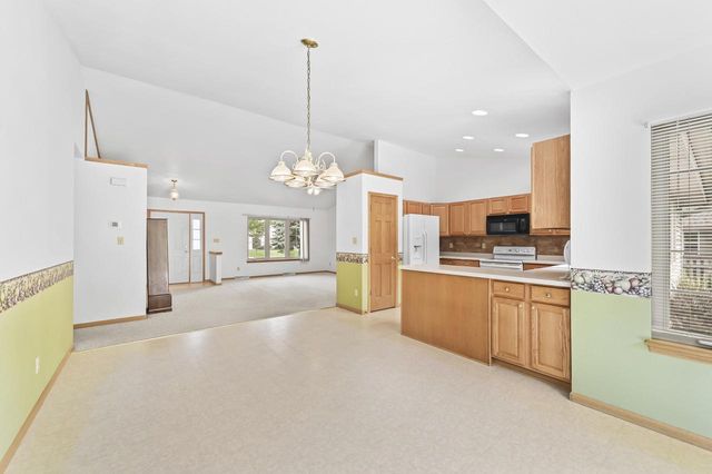 1271 Orchard CIRCLE, Oconomowoc, WI 53066