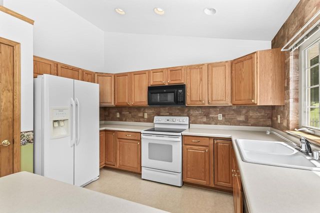 1271 Orchard CIRCLE, Oconomowoc, WI 53066