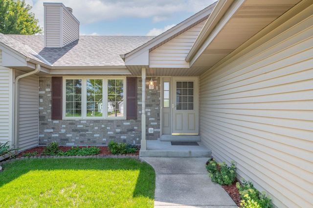 1271 Orchard CIRCLE, Oconomowoc, WI 53066