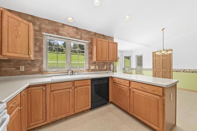 1271 Orchard CIRCLE, Oconomowoc, WI 53066