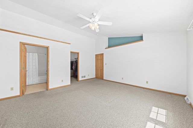 1271 Orchard CIRCLE, Oconomowoc, WI 53066