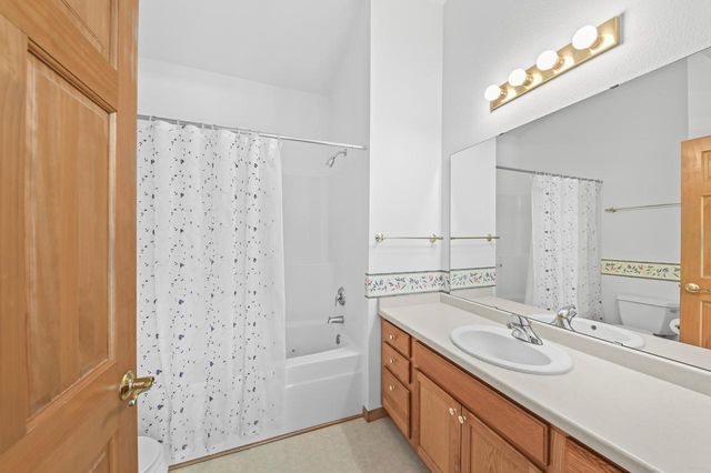 1271 Orchard CIRCLE, Oconomowoc, WI 53066