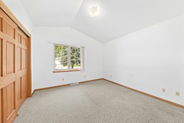 1271 Orchard CIRCLE, Oconomowoc, WI 53066