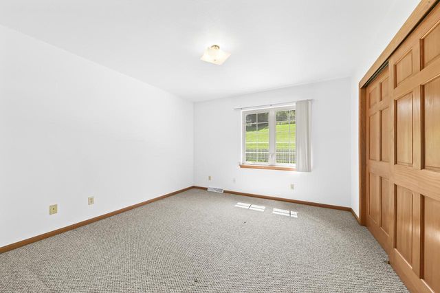 1271 Orchard CIRCLE, Oconomowoc, WI 53066
