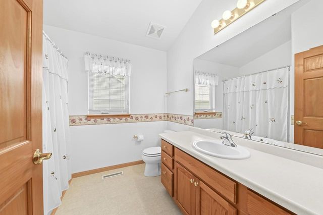 1271 Orchard CIRCLE, Oconomowoc, WI 53066