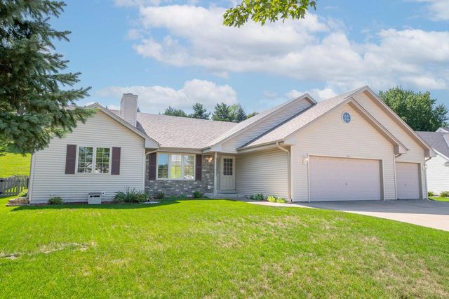 1271 Orchard CIRCLE, Oconomowoc, WI 53066