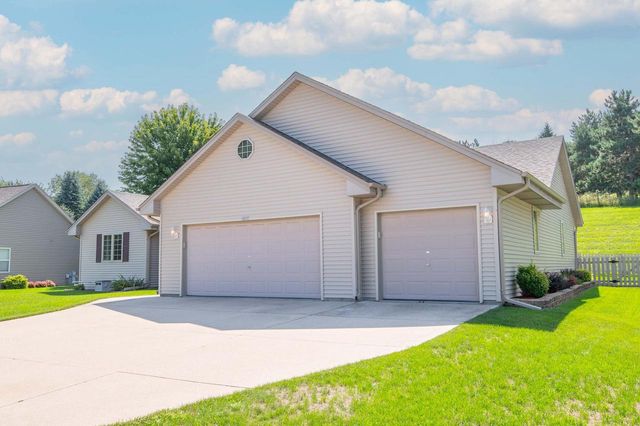 1271 Orchard CIRCLE, Oconomowoc, WI 53066