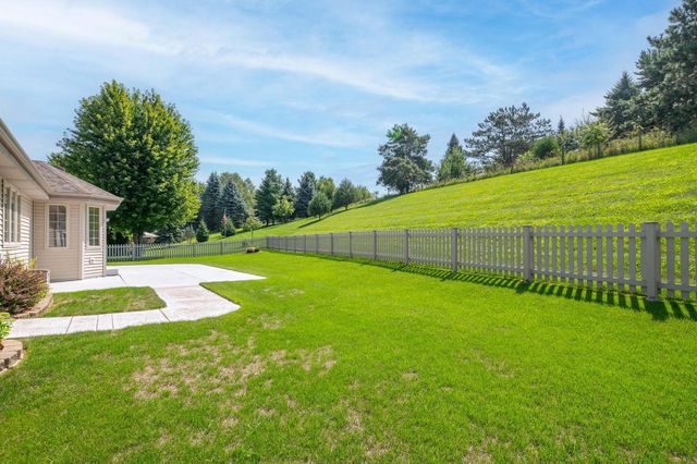 1271 Orchard CIRCLE, Oconomowoc, WI 53066