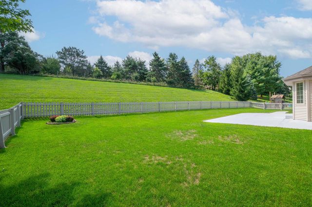 1271 Orchard CIRCLE, Oconomowoc, WI 53066