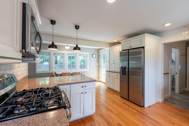 8 Lowell St, Billerica, MA 01862