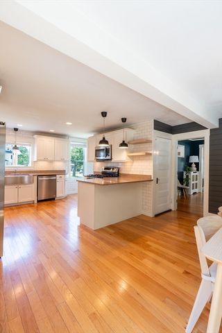 8 Lowell St, Billerica, MA 01862