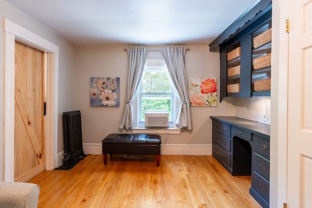 8 Lowell St, Billerica, MA 01862