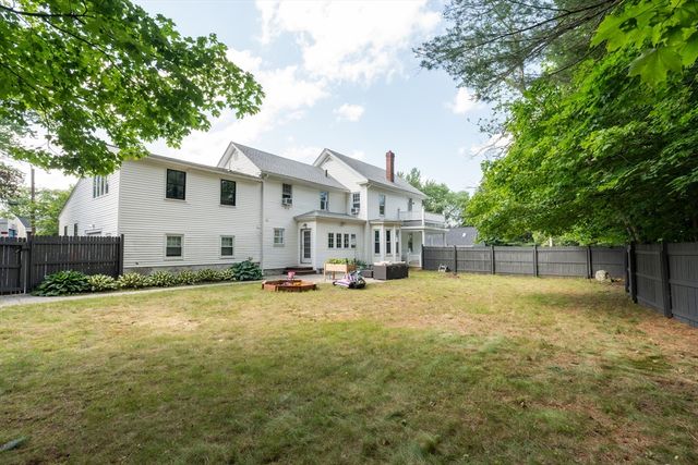 8 Lowell St, Billerica, MA 01862