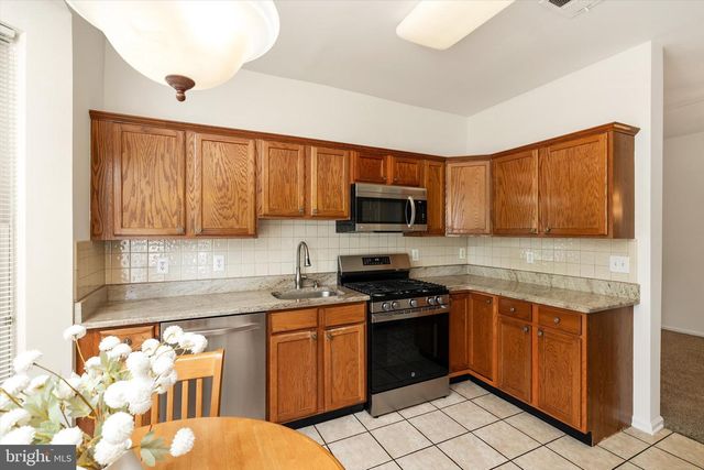 1 GOLDFINCH DR, Hamilton, NJ 08690
