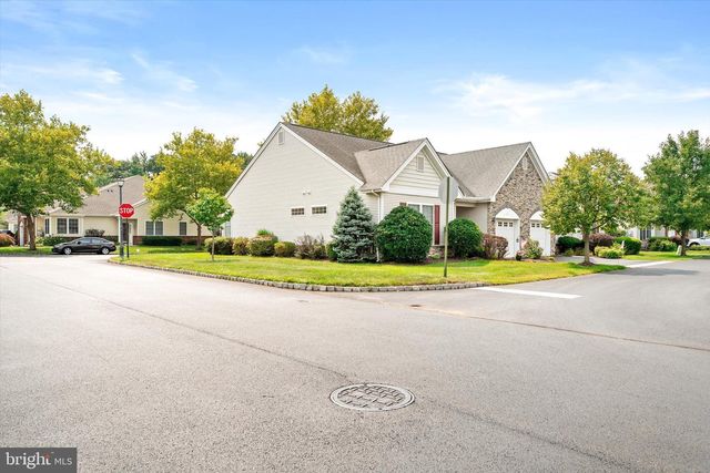 1 GOLDFINCH DR, Hamilton, NJ 08690
