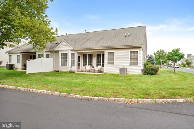 1 GOLDFINCH DR, Hamilton, NJ 08690