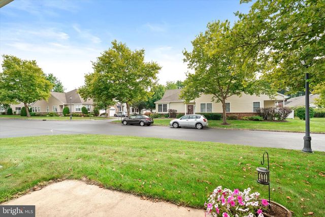 1 GOLDFINCH DR, Hamilton, NJ 08690