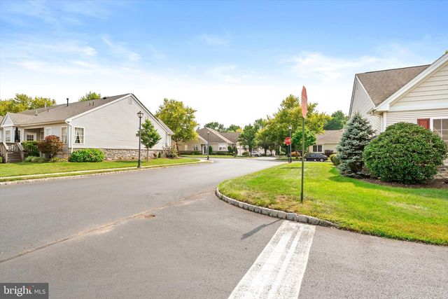 1 GOLDFINCH DR, Hamilton, NJ 08690