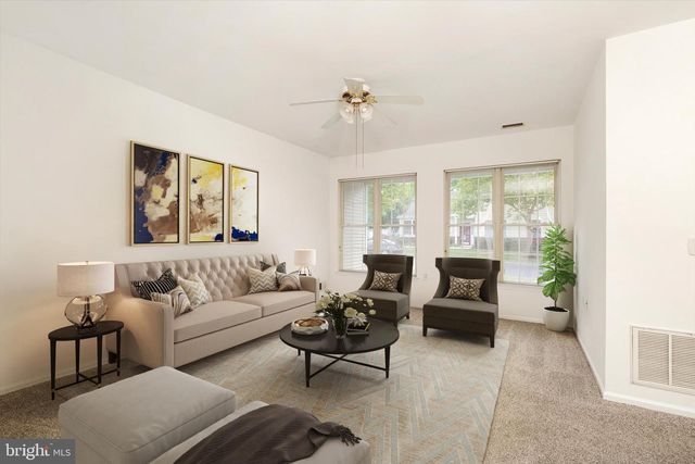 1 GOLDFINCH DR, Hamilton, NJ 08690