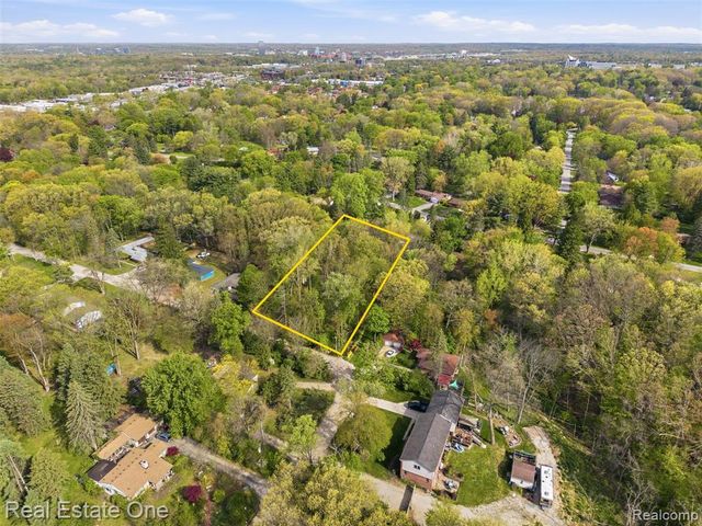 0000 Hunters Lane, Southfield, MI 48033