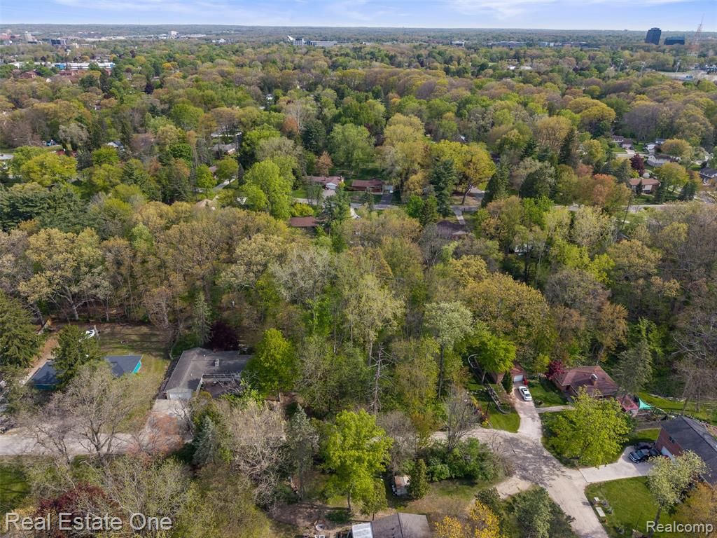 0000 Hunters Lane, Southfield, MI 48033