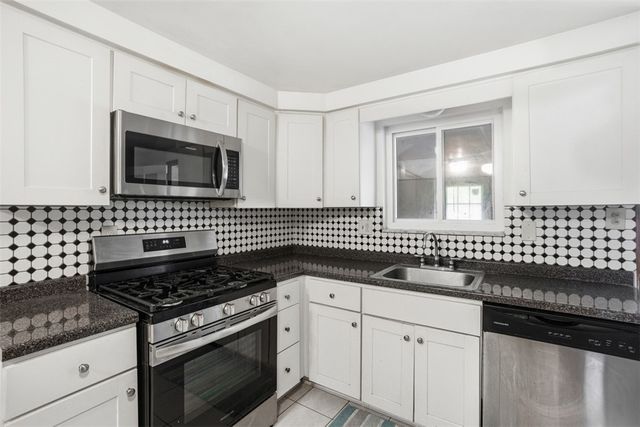 166 Glenhurst Dr, Verona, PA 15147