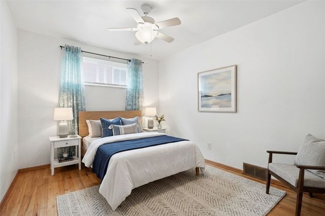 166 Glenhurst Dr, Verona, PA 15147