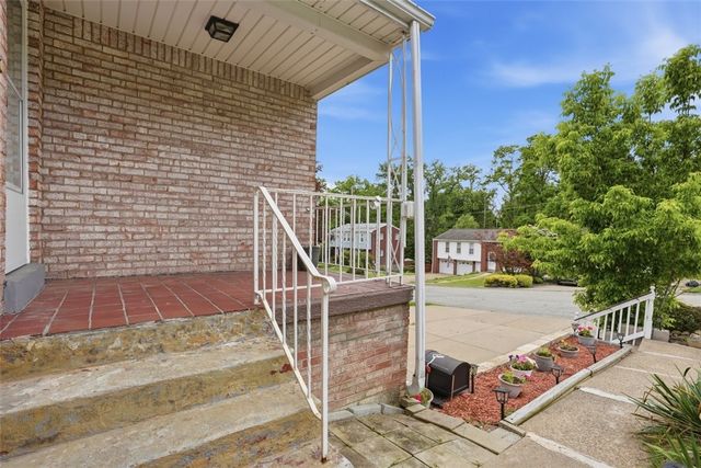 166 Glenhurst Dr, Verona, PA 15147