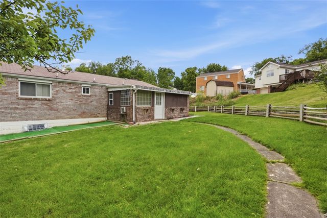 166 Glenhurst Dr, Verona, PA 15147