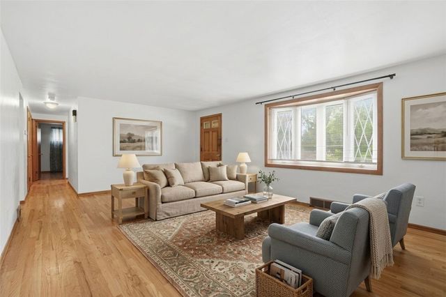 166 Glenhurst Dr, Verona, PA 15147