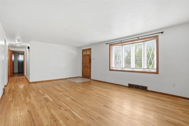 166 Glenhurst Dr, Verona, PA 15147