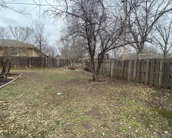 2108 Fox Meadows, Manhattan, KS 66503