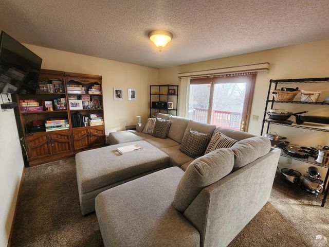 2108 Fox Meadows, Manhattan, KS 66503