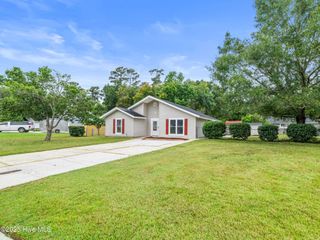 302 S Willow Lane, Jacksonville, NC 28546