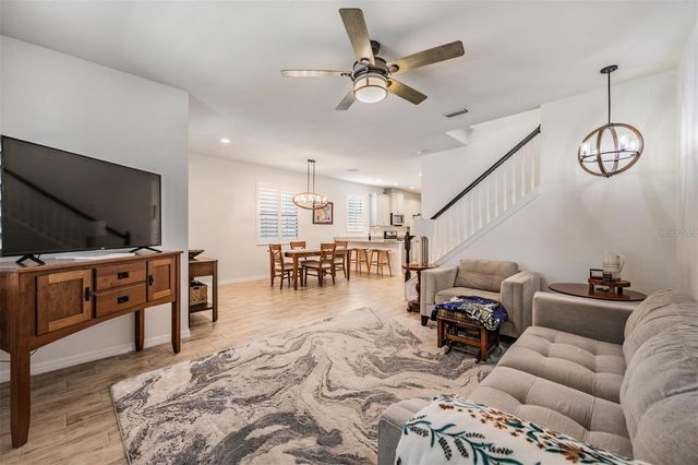 5607 HOMETOWN LANE, Lithia, FL 33547