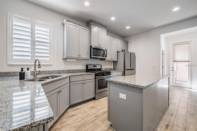 5607 HOMETOWN LANE, Lithia, FL 33547