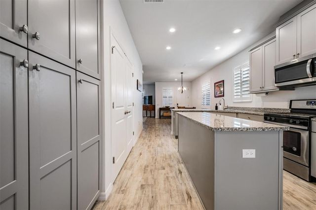 5607 HOMETOWN LANE, Lithia, FL 33547