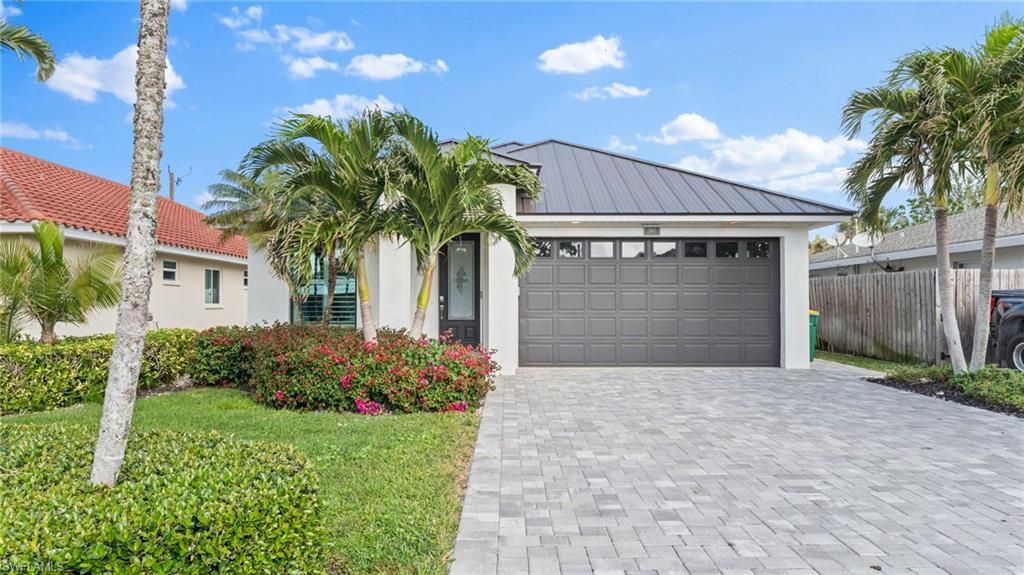 561 94th AVE N, NAPLES, FL 34108 — exterior