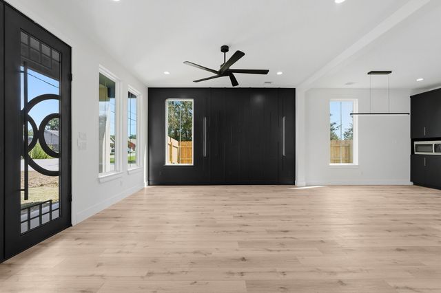 16654 Laurelwood Drive, Channelview, TX 77530