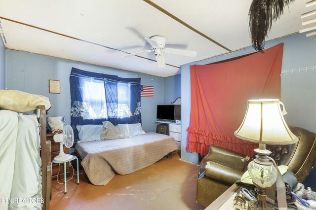 323 Vannoy Rd, Tazewell, TN 37879