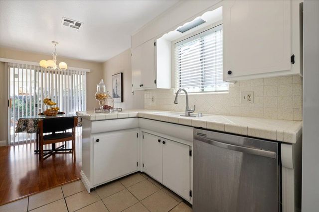 7412 Southfield Way, Stockton, CA 95207