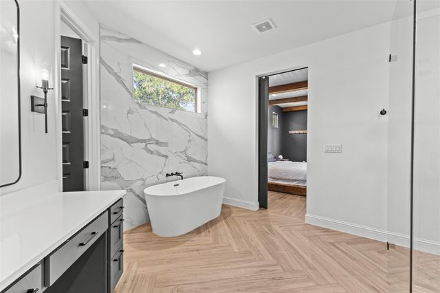 4902 Country Club DR, Lago Vista, TX 78645