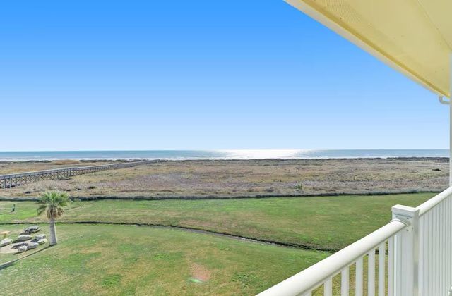 4241 Pointe West Drive 301, Galveston, TX 77554