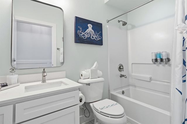 4241 Pointe West Drive 301, Galveston, TX 77554