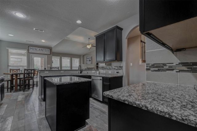 1814 Dominion Heights Lane, Brookshire, TX 77423