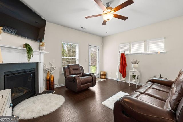 1053 Shadow Glen Drive, Fairburn, GA 30213