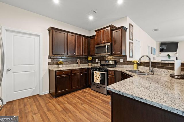 1053 Shadow Glen Drive, Fairburn, GA 30213